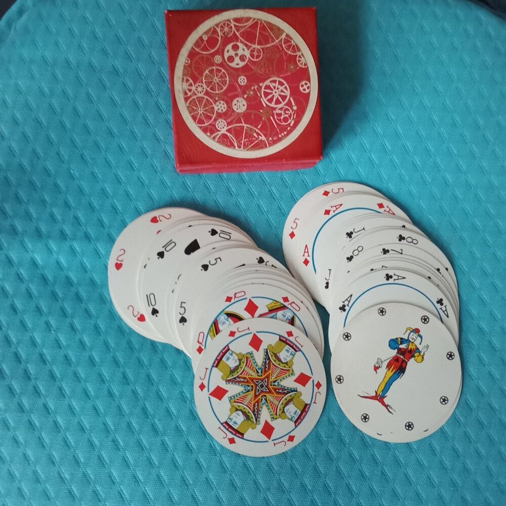 Rondo Circular Playing Cards - Picture 2 of 6